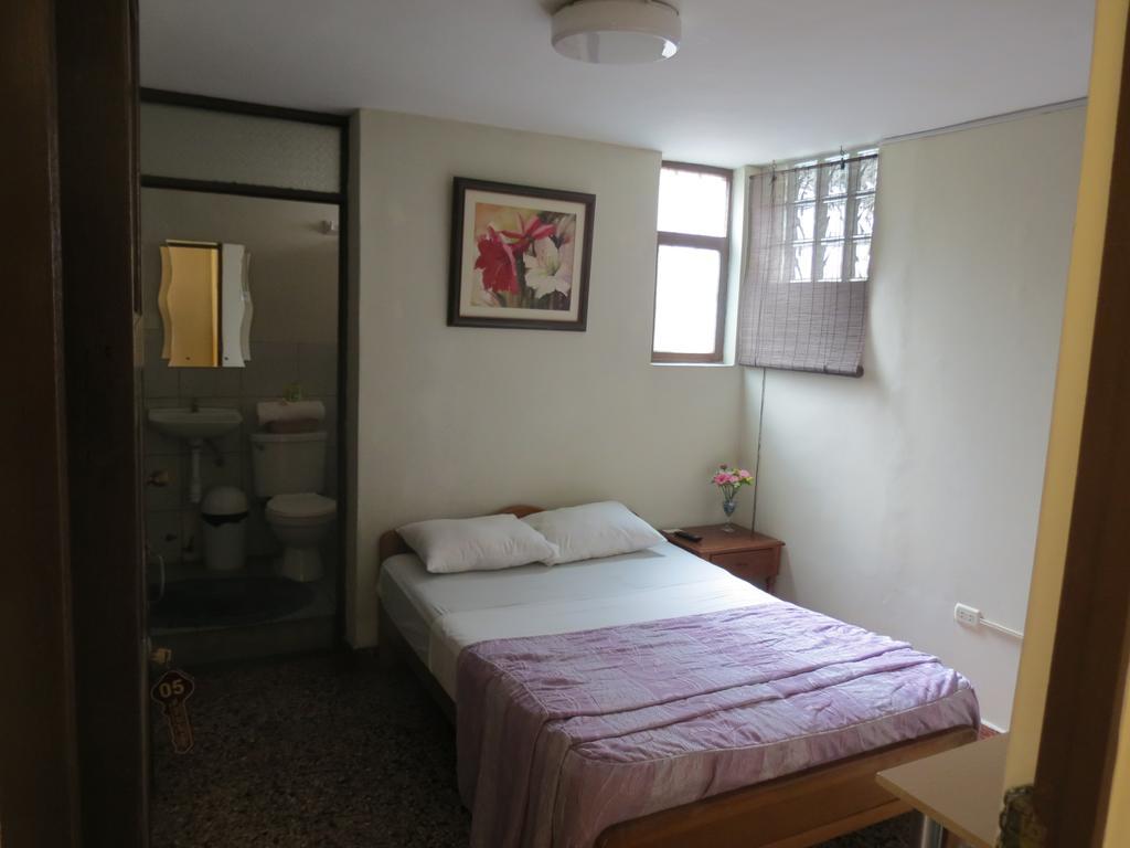 Bed and Breakfast Residencial El Sol De Los Pinos Trujillo Exterior foto